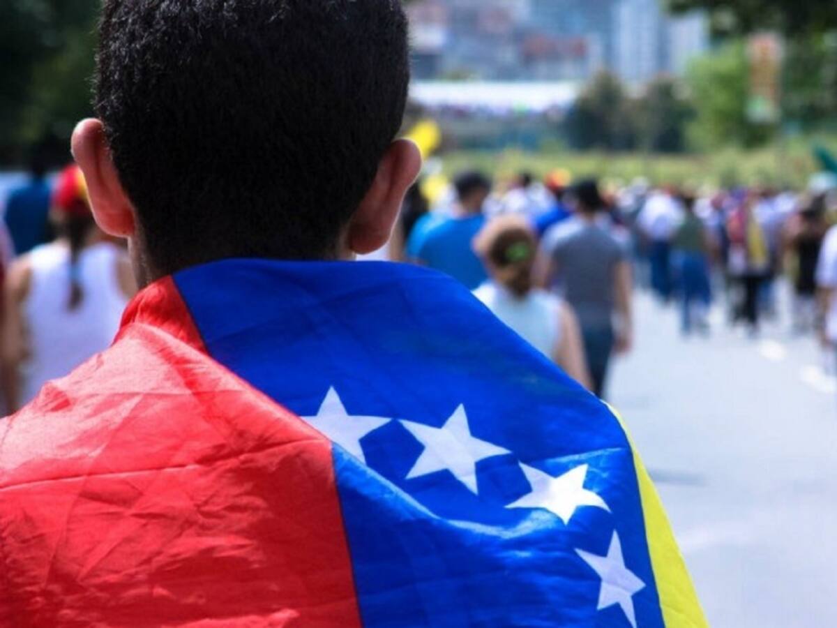 Jóvenes venezolanos también participan en proyecto de regularización