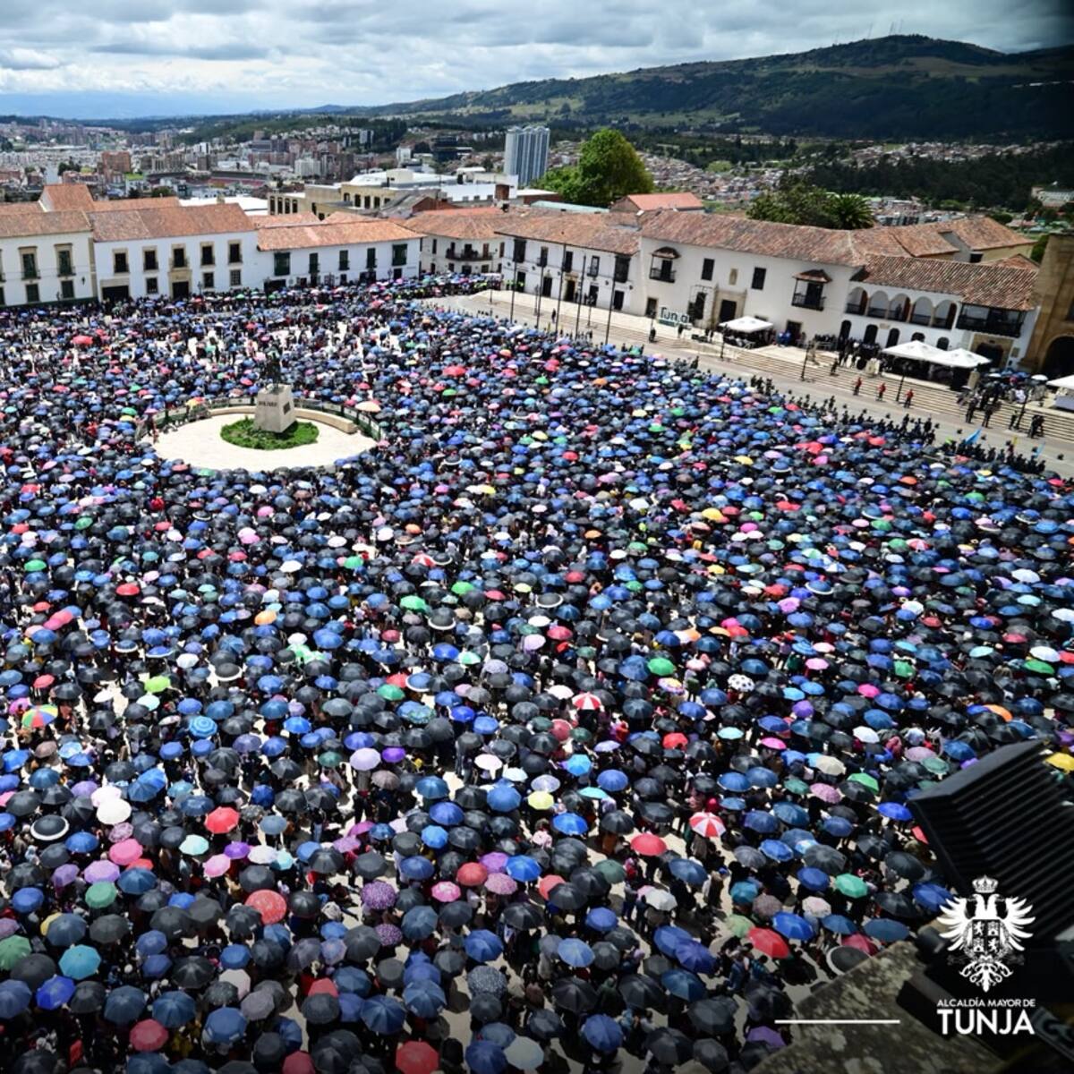 Más de 30.000 fieles acompañaron la solemne procesión de Nuestra Señora del Milagro en Tunja