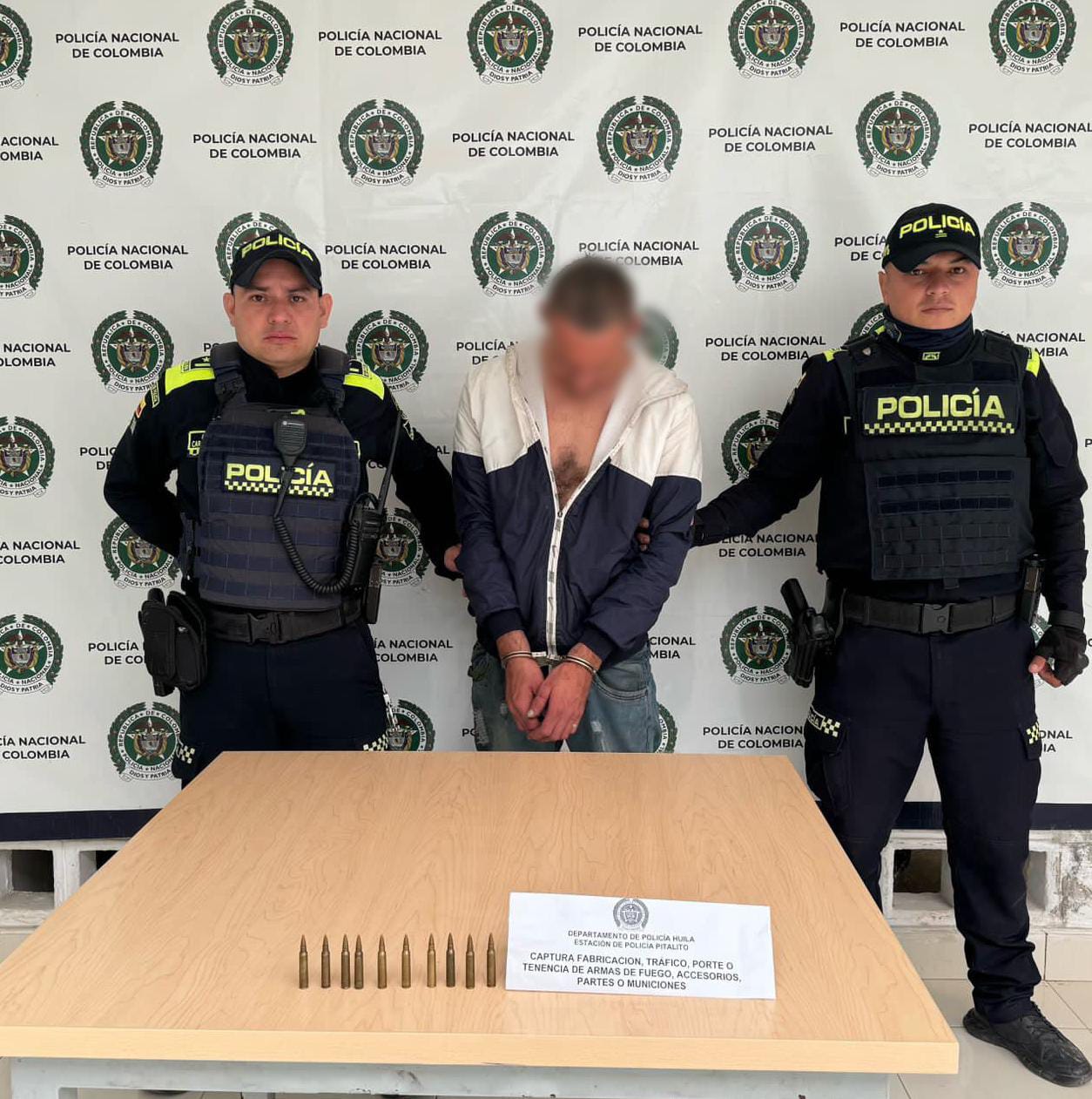 Un total de 10 cartuchos para fusil de largo alcance fueron incautados.