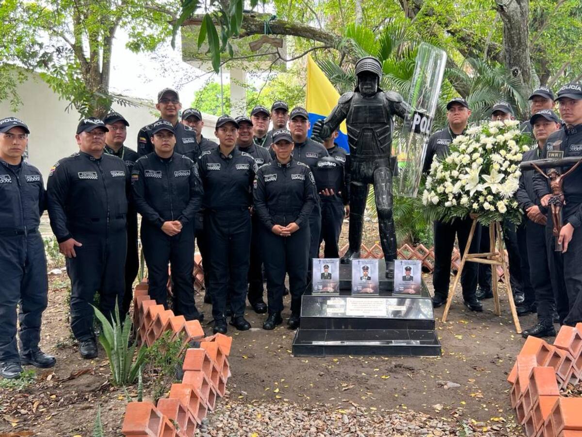 La policía rindió un homenaje a Héroes del Mantenimiento del Orden