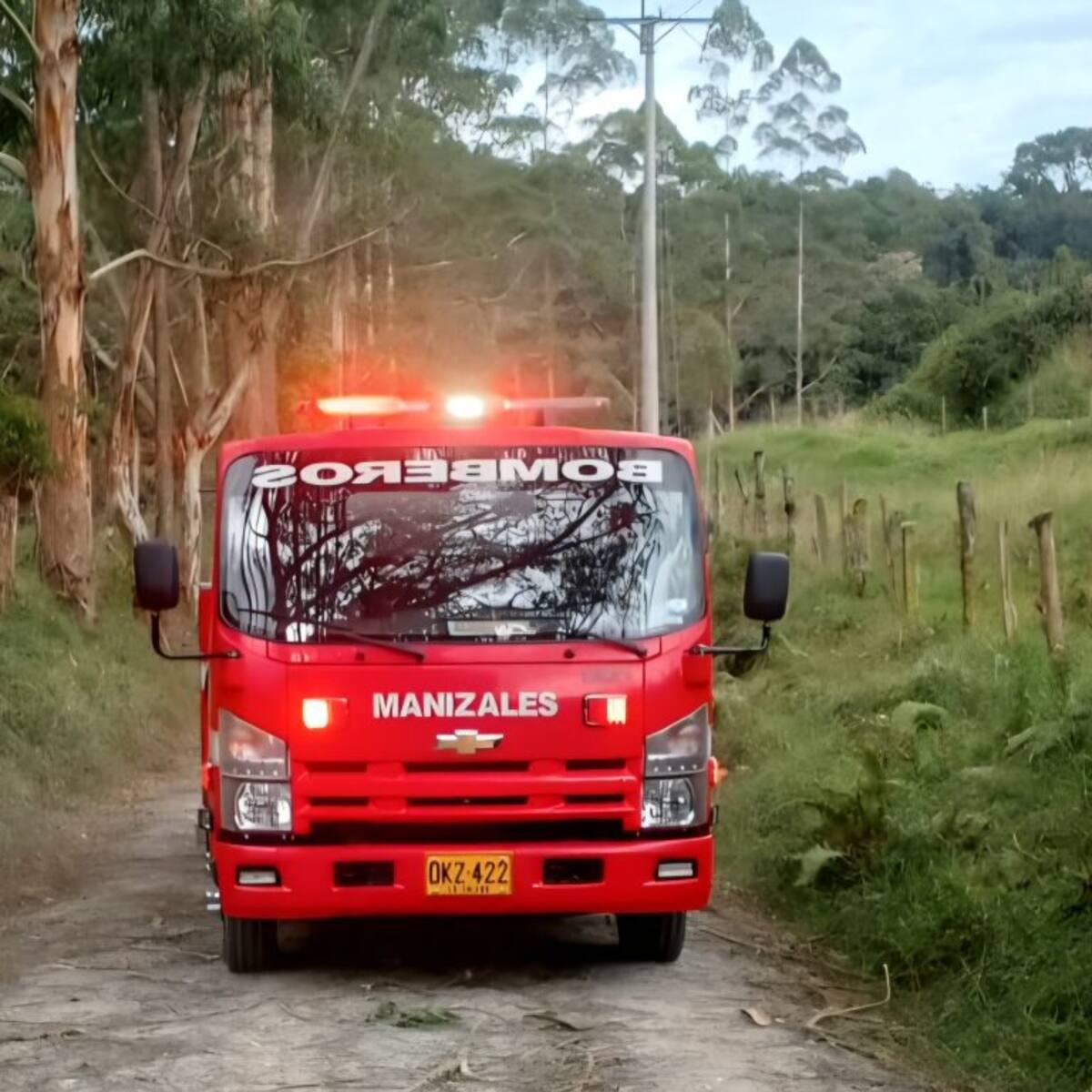 En las últimas horas bomberos de Manizales atendieron varios incendios y quemas de escombros