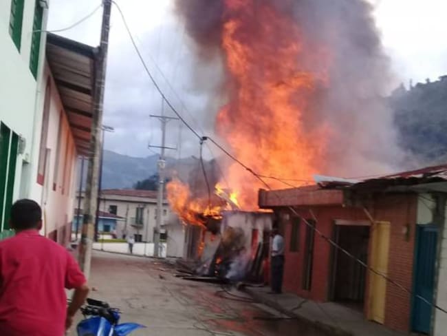 Incendio estructural en Montebonito (Marulanda)