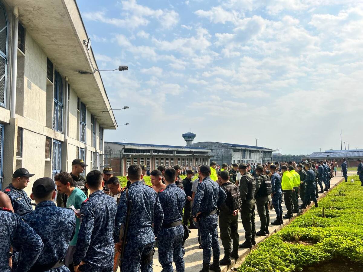 Más de 30 celulares, módems wifi y USB, se incautaron en el penal Las Heliconias-Caquetá