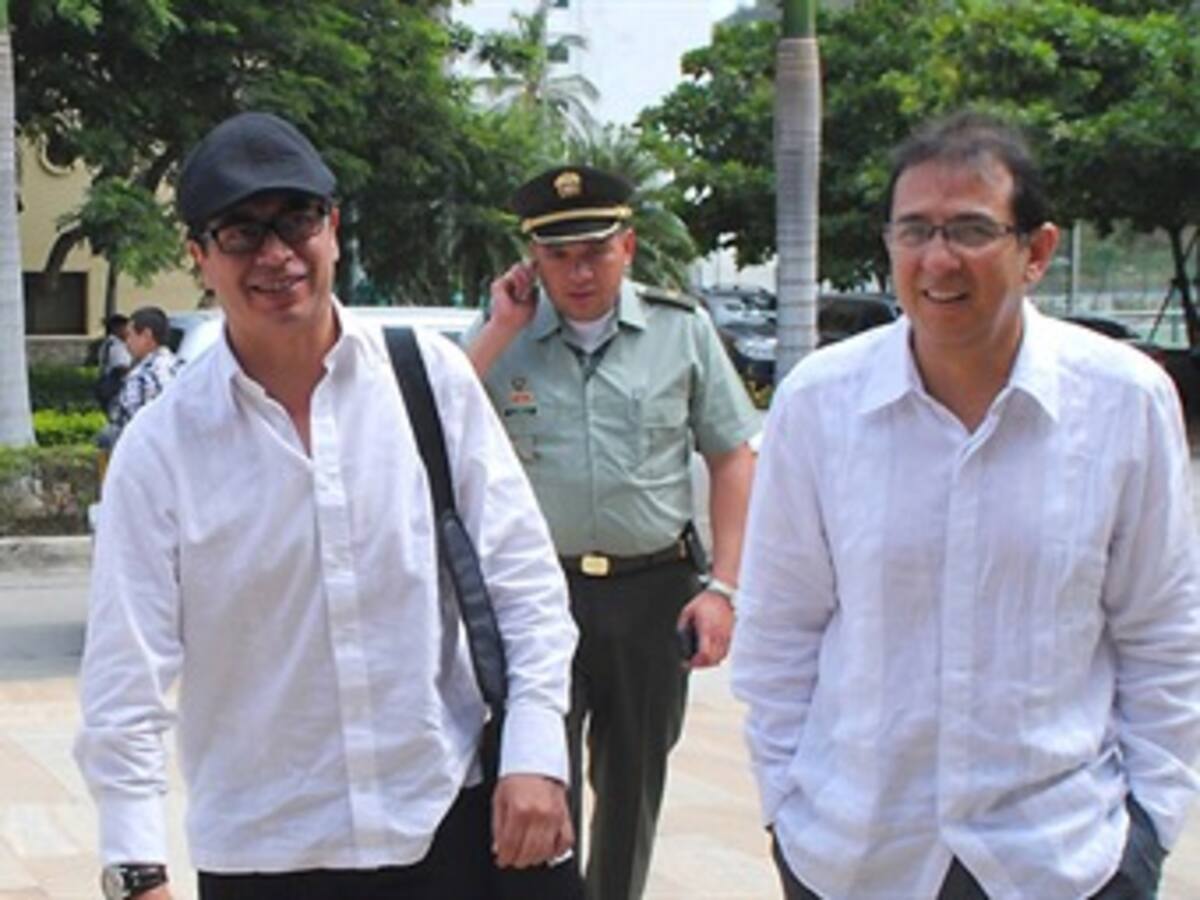 Vamos a trabajar por la paz: Petristas con Santos