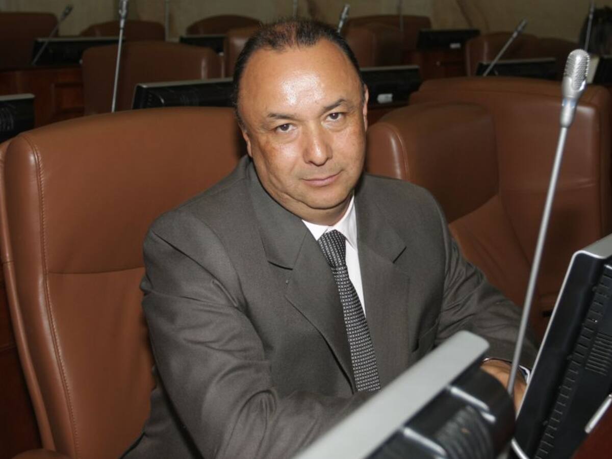 Condenan por tráfico de influencias en el DNE a congresista Gustavo Puentes