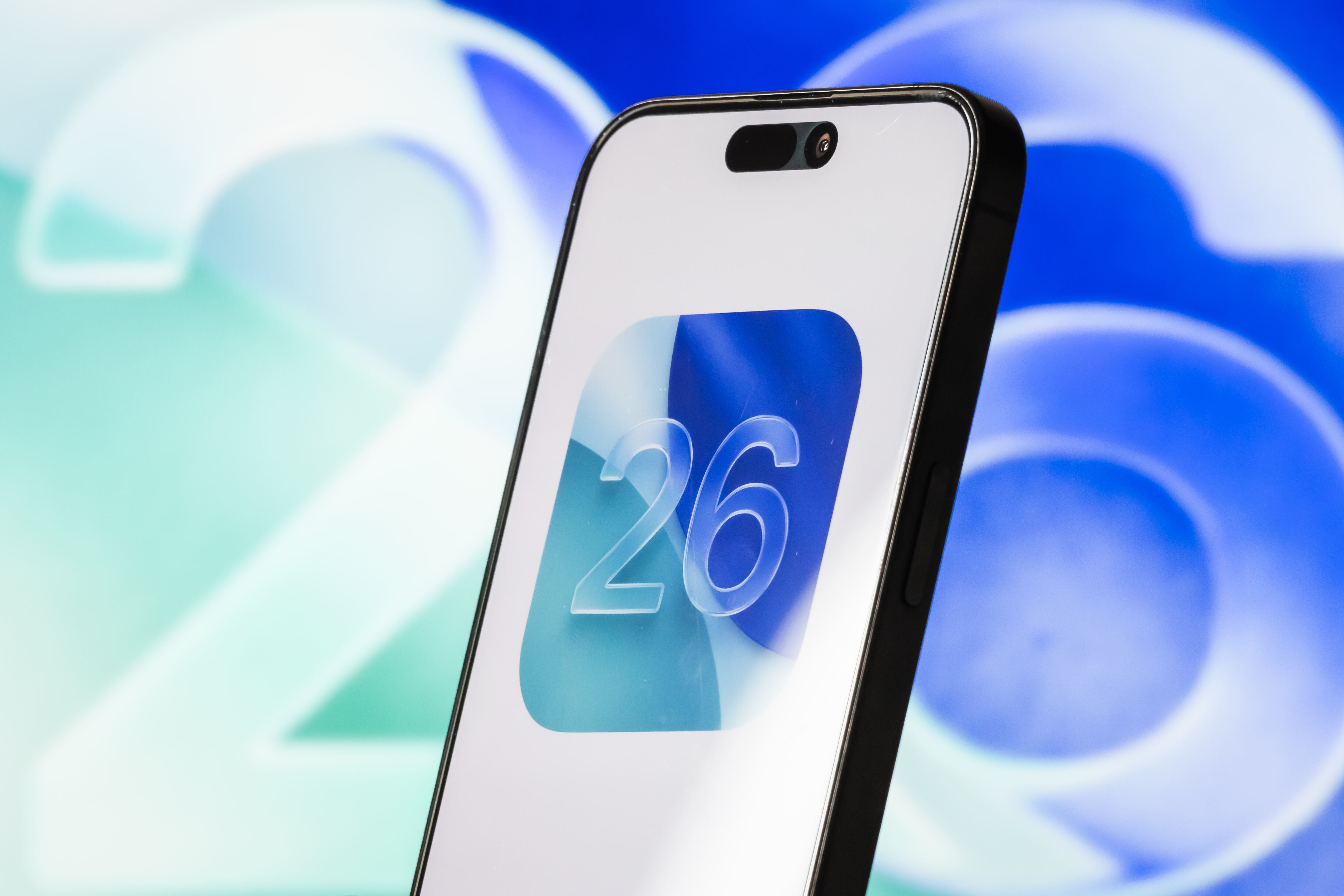 CHONGQING, CHINA - JUNE 10: In this photo illustration, the iOS 26 logo / Imagen de referencia vía Getty Images