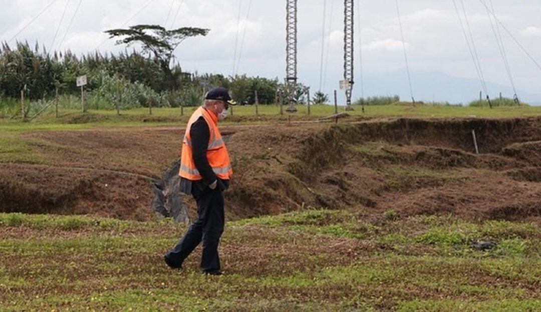 Director de Aerocivil en terrenos de Aerocafé