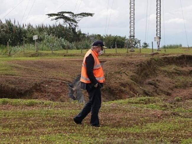 Director de Aerocivil en terrenos de Aerocafé