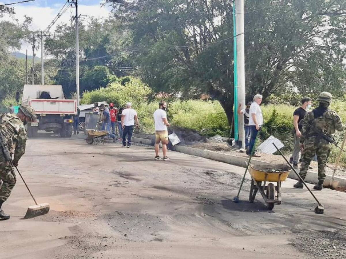Fuerza Pública desbloqueó vías en Cali y recogió 10 toneladas de escombros