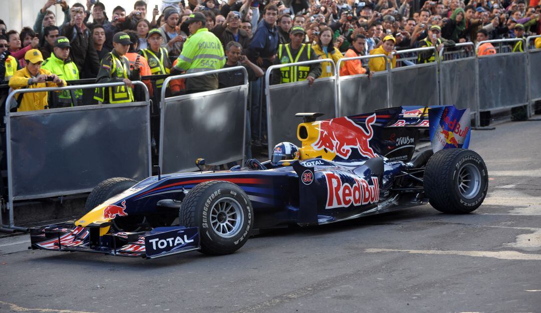 En 2010 David Coulthard condujo su auto de la Fórmula 1 en una exhibición por las calles de Bogotá.