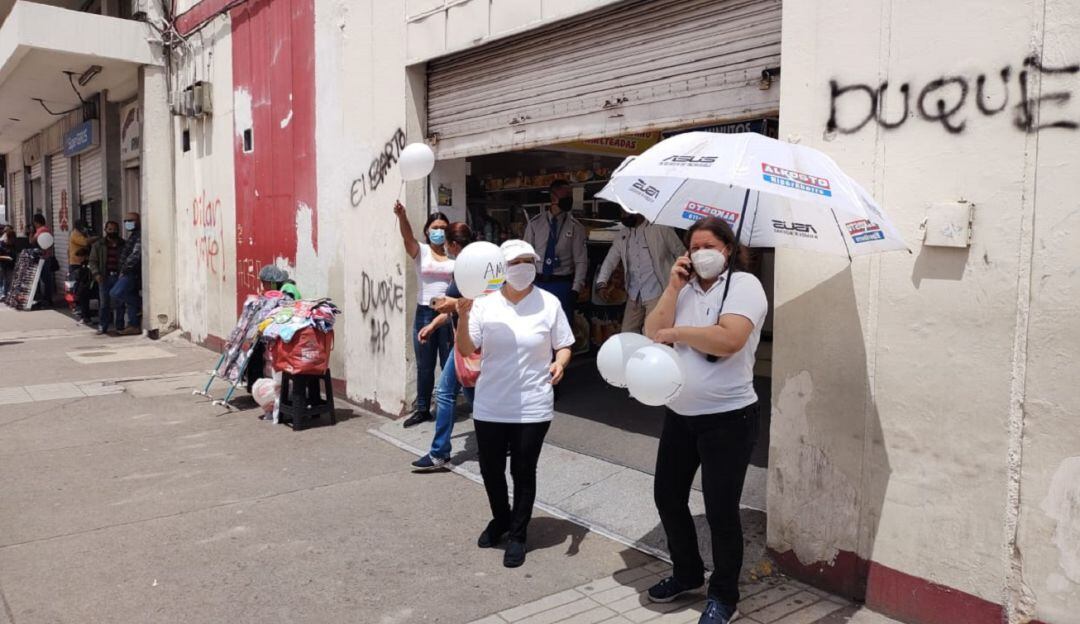 Comerciantes protestan para reclamar su derecho al trabajo
