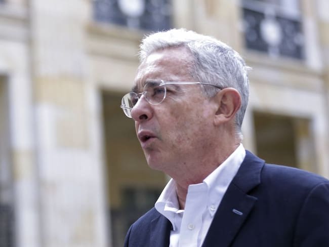 Uribe pasará al tablero a congresistas para revisar resultados electorales