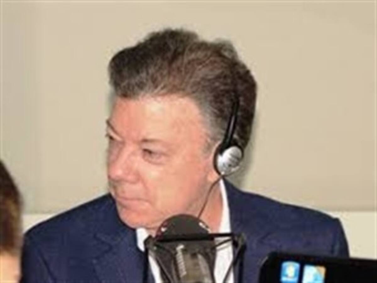 Investigan interceptación ilegal al presidente Santos