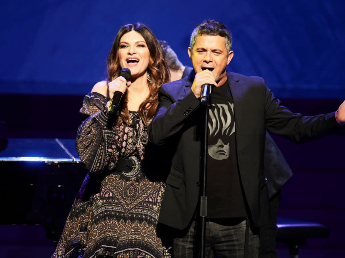 Alejandro Sanz sorprendió a la cantautora italiana Laura Pausini durante su concierto en Bogotá