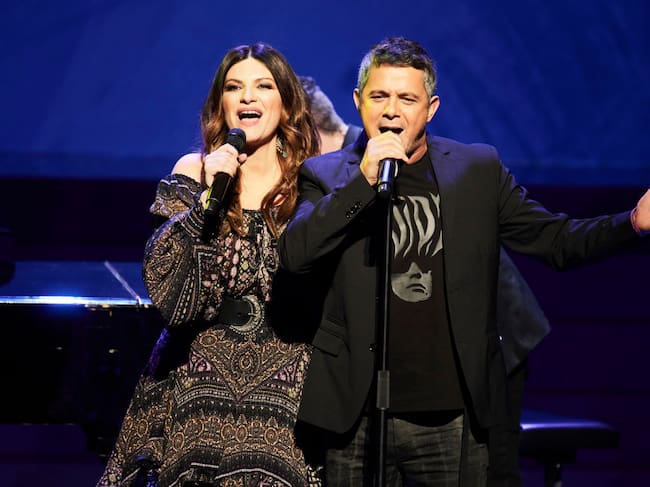 MADRID, SPAIN - JANUARY 20: Laura Pausini and Alejandro Sanz perform on stage during the 2020 Odeon Awards at Royal Theater on January 20, 2020 in Madrid, Spain. (Photo by Mariano Regidor/Getty Images)