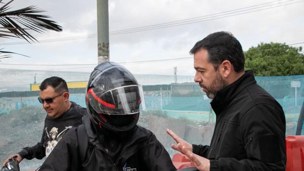 Galán lidera operativos contra motociclistas que invaden el espacio público en Bogotá