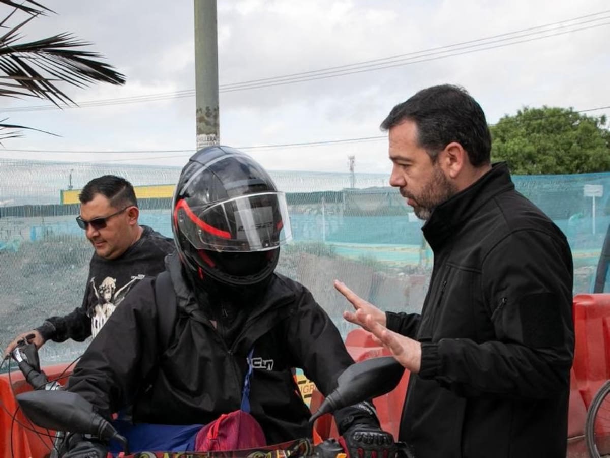 Galán lidera operativos contra motociclistas que invaden el espacio público en Bogotá
