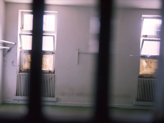 An empty cell inside the high security Evin Prison in Tehran, Iran, 10th February 1986. (Photo by Kaveh Kazemi/Getty Images)