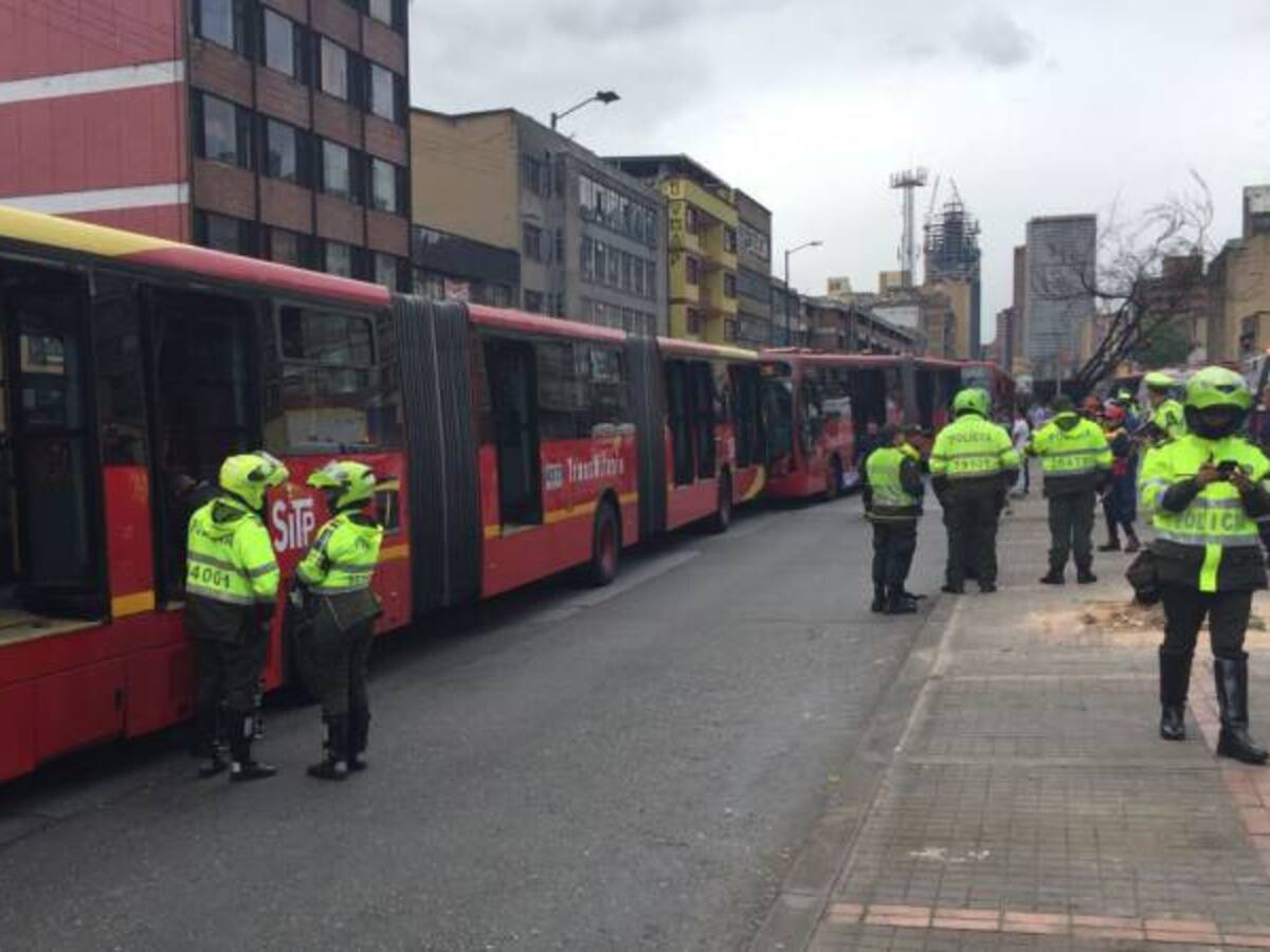 Choque múltiple de tres buses de Transmilenio en avenida Caracas
