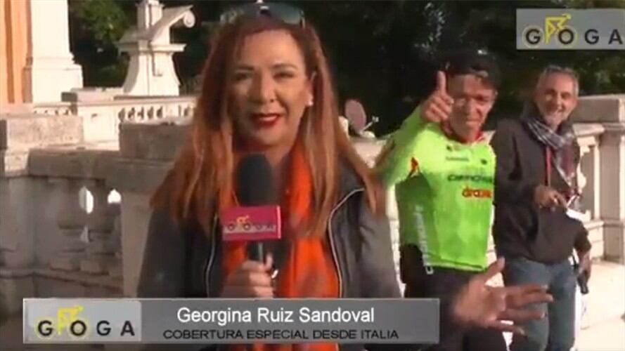 Rigoberto no pudo contenerse y se divirtió a espaldas de Goga Ruiz. Foto: Captura de video Twitter