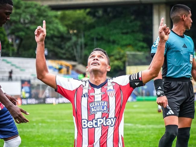 Carlos Bacca celebra su más reciente gol con el Junior / Instagram: Junior de Barranquilla.