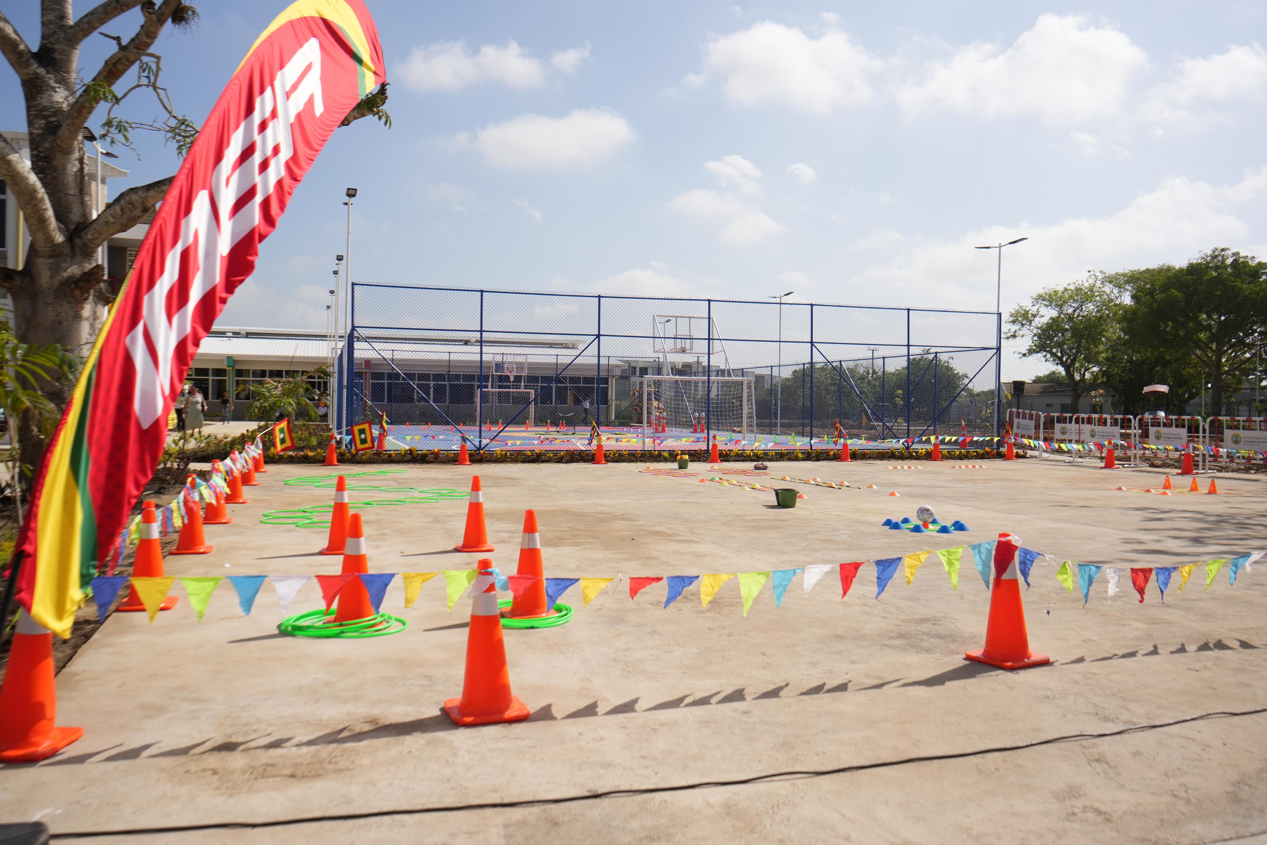 Dos canchas multifuncionales y toda su dotación para la Institución Etnoeducativa de Tierra Baja