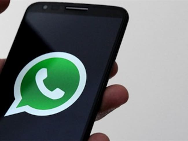 Diagnostican el primer caso de lesión por excesivo uso de WhatsApp