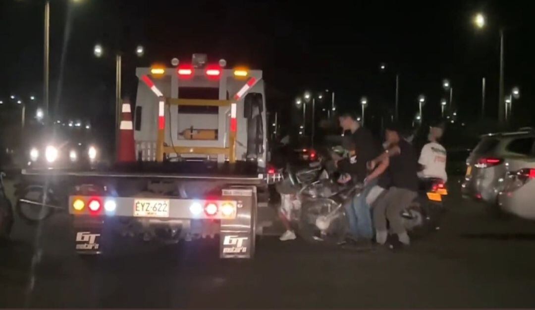 Bochornoso espectáculos por motociclistas en Jardín Plaza 