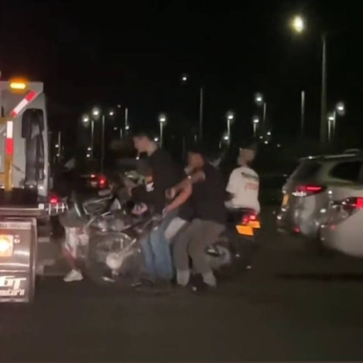 Bochornoso espectáculo por motociclistas en Jardín Plaza