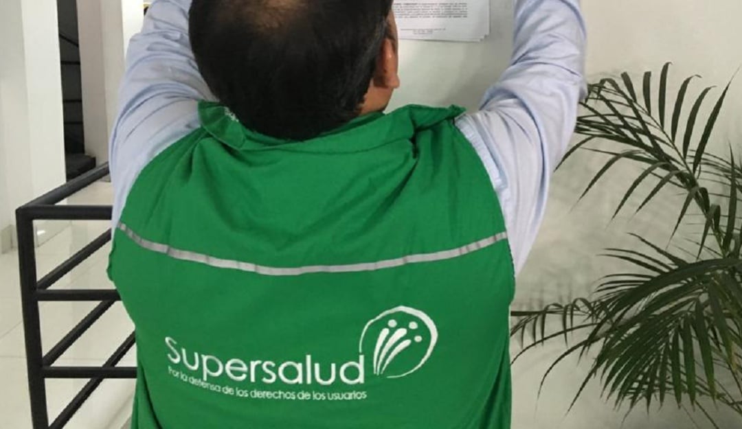 Plantón contra la supersalud
