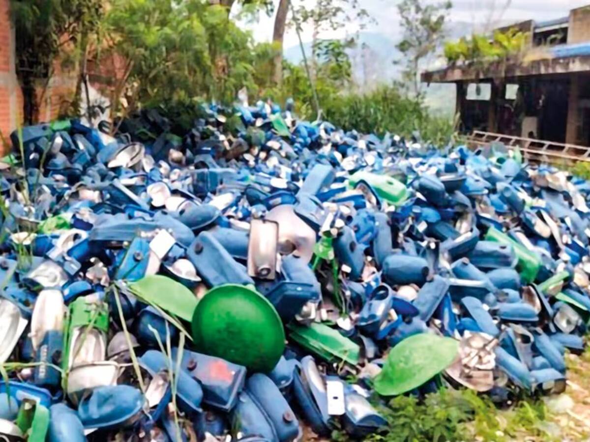 Chatarra del alumbrado público de Bucaramanga habría terminado en negocio del Mercado de las Pulgas