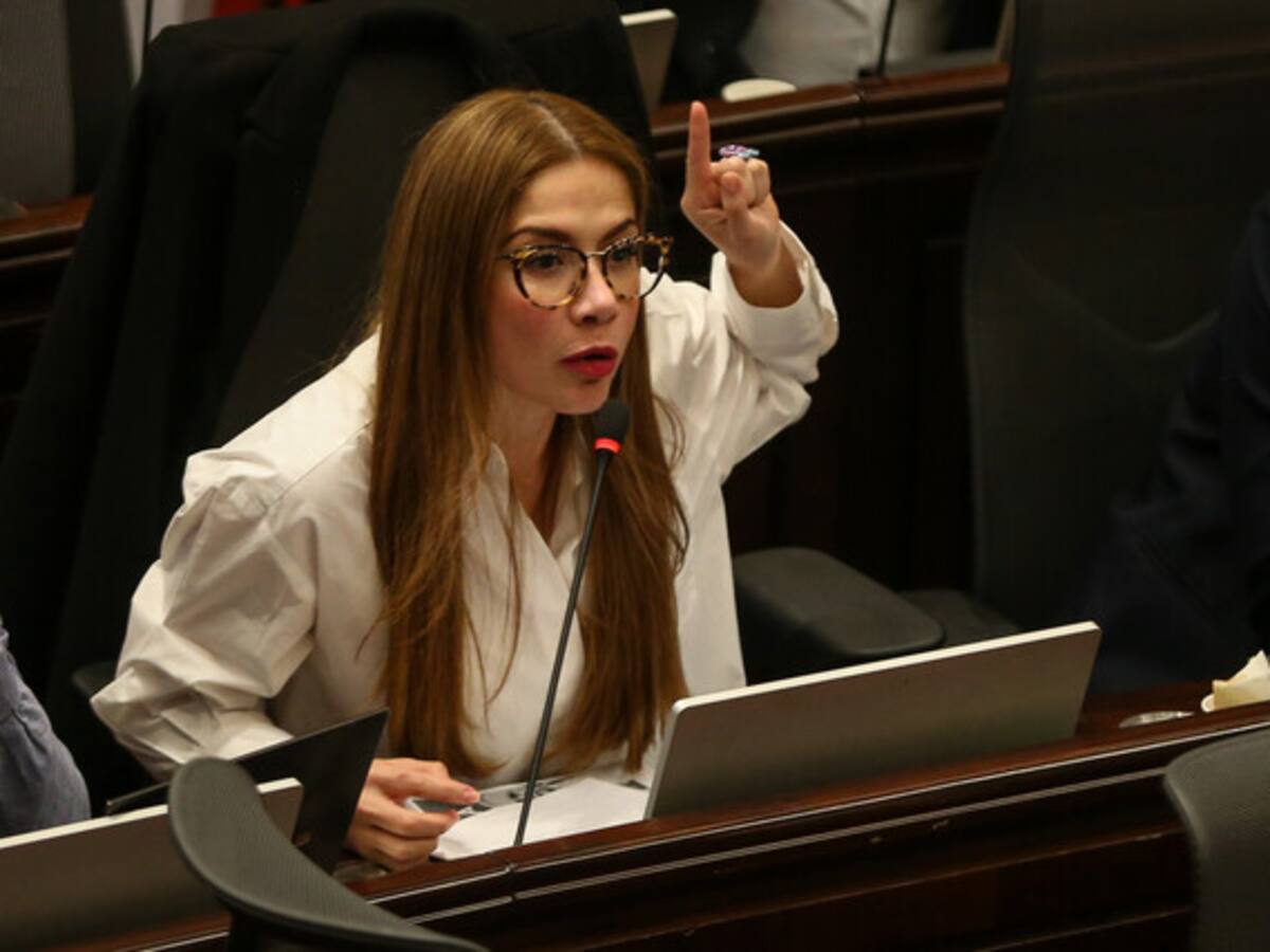 Presidente: reúnase conmigo y dígame quién quiere asesinarme, dice en 6AM Cathy Juvinao