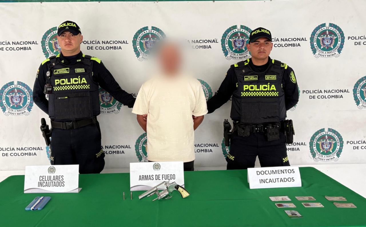 Fue capturado un hombre armado en un velorio: tenía 5 cédulas en su poder