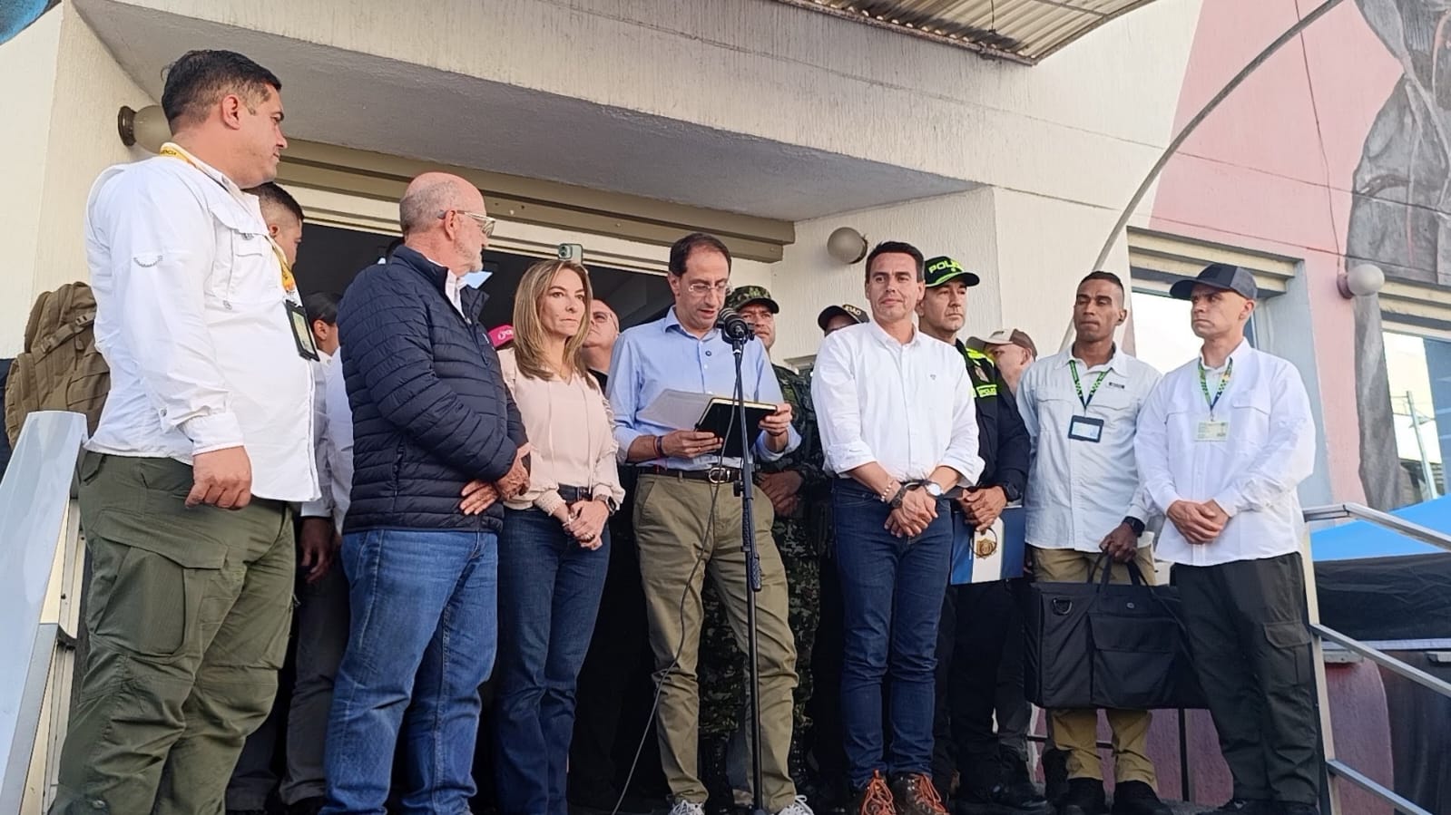 José Manuel Restrepo, vicepresidente de Colombia entregando declaraciones luego del PMU en Manizales.