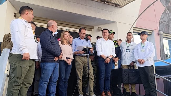 José Manuel Restrepo, vicepresidente de Colombia entregando declaraciones luego del PMU en Manizales.