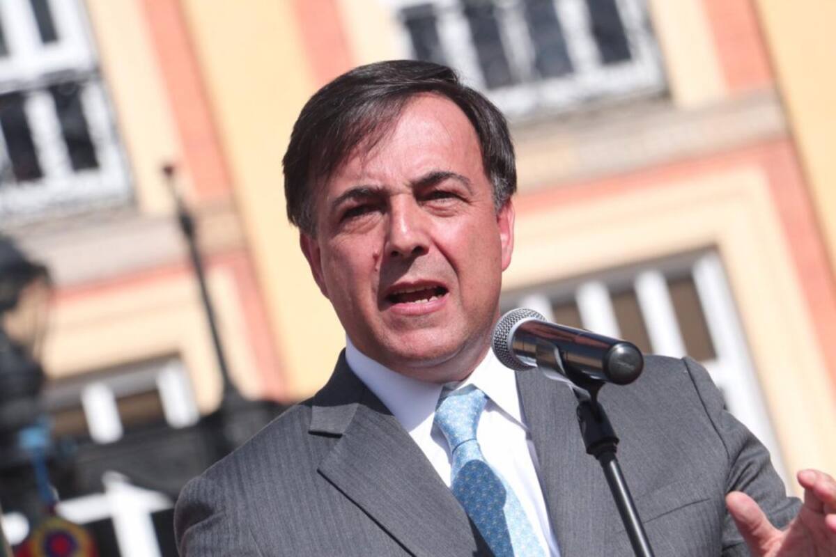 El registrador nacional, Juan Carlos Galindo, da inicio a la jornada electoral.