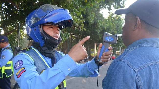 Ni la leche, ni el enjuague bucal pueden afectar significativamente el resultado de un alcoholímetro