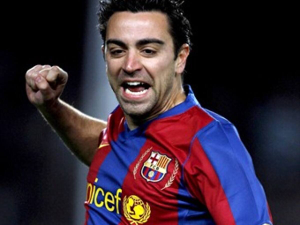Xavi entrenó con el Barcelona y podrá jugar ante AC Milan