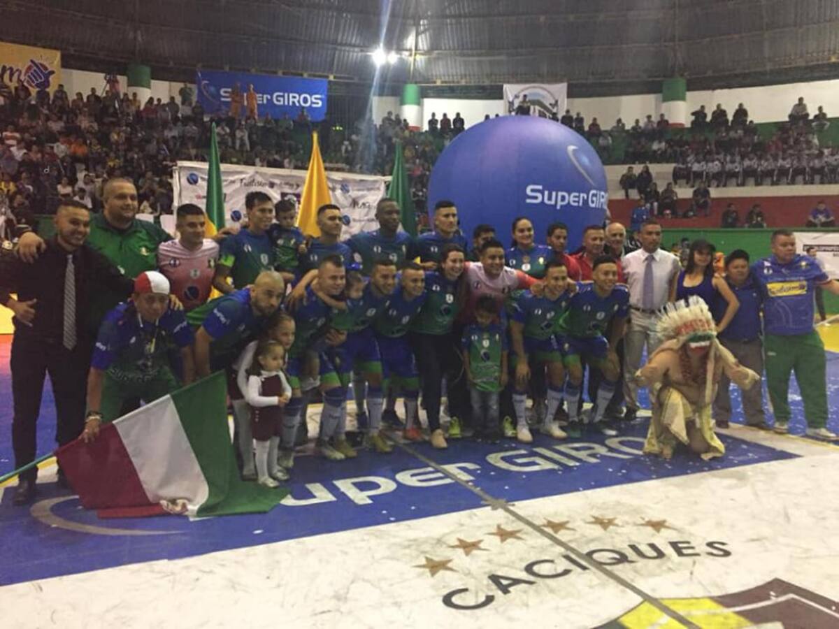 Toda la plantilla de Caciques del Quindío