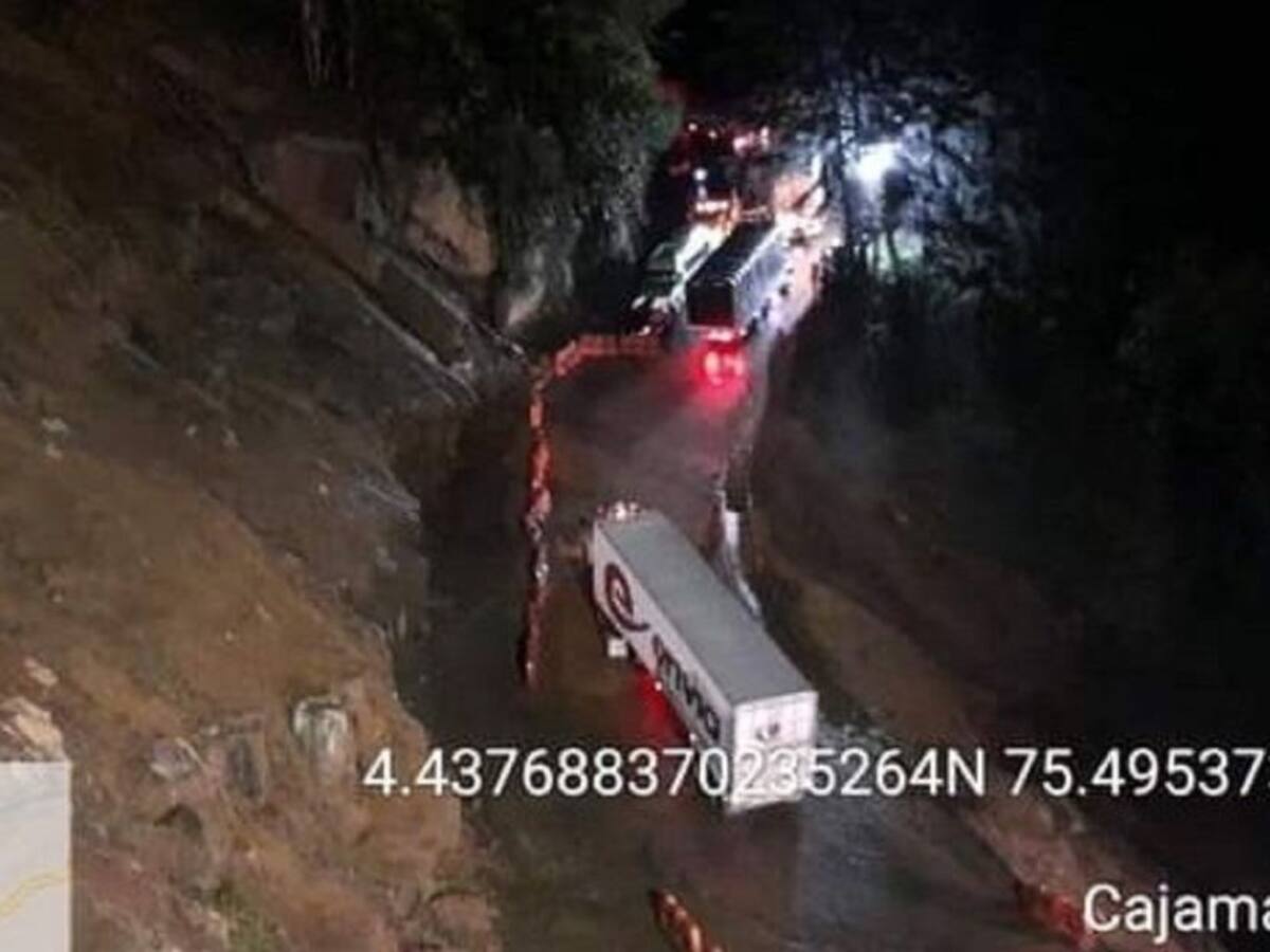 Deslizamiento de tierra afectó la movilidad en la vía Cajamarca – Ibagué