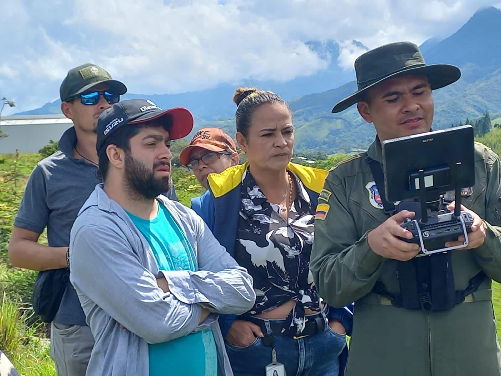 La búsqueda de la estudiante se reforzó con drones. Cortesía: Alcaldía de Barbosa.