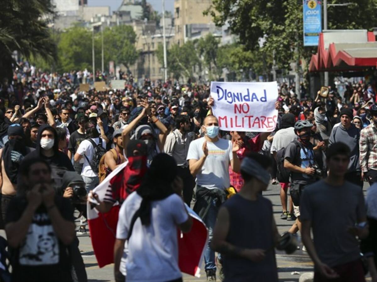 Alcalde de Santiago de Chile asegura que la ciudad está convulsionada por actos vandálicos