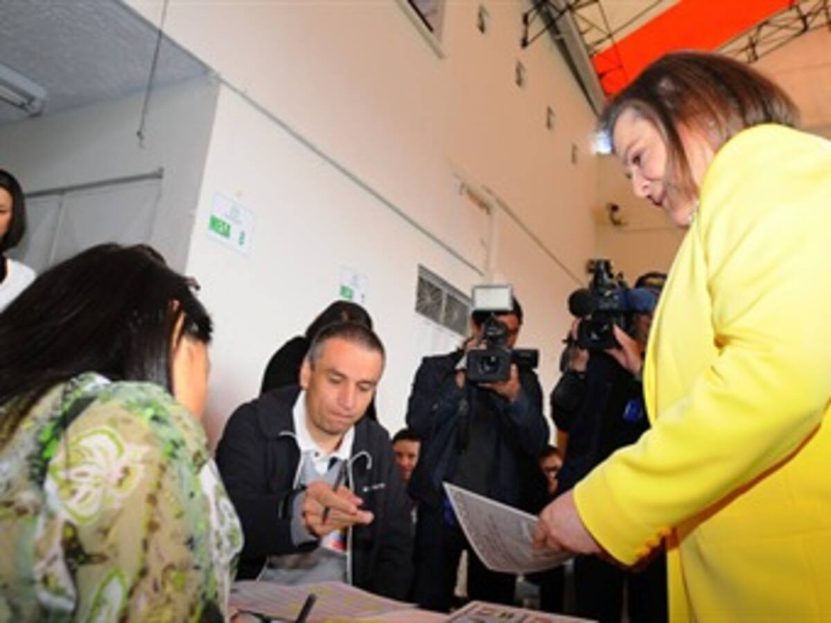 Clara López llama a votar por un cambio