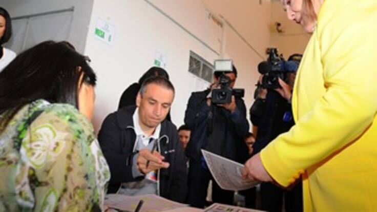 Clara López llama a votar por un cambio