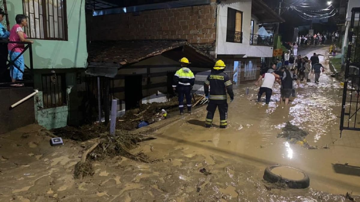 Al Menos 30 personas están siendo evacuadas por inundaciones en La Estrella