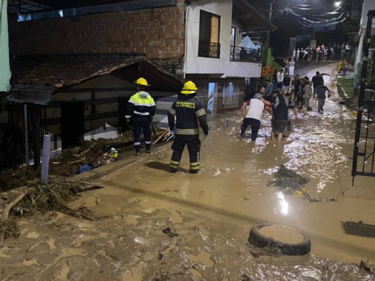 Al Menos 30 personas están siendo evacuadas por inundaciones en La Estrella