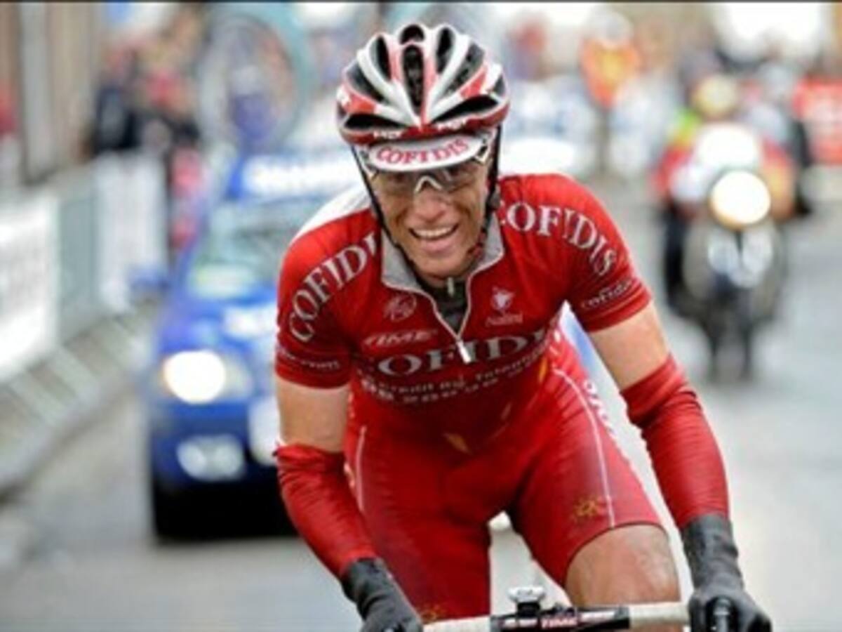 Leonardo Duque fue protagonista en el Tour de Francia pero al final perdió tiempo en la etapa