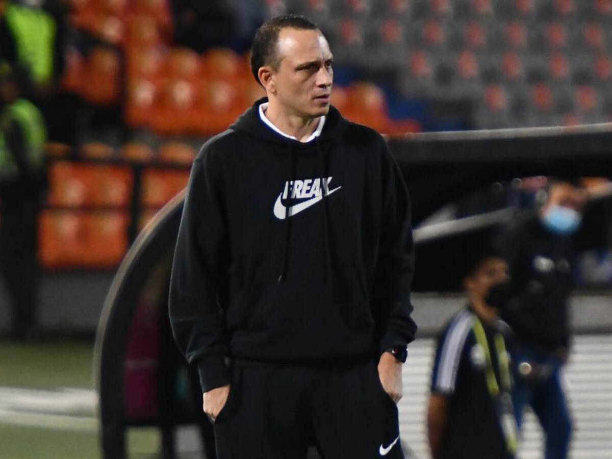 Alejandro Restrepo deja de ser técnico de Atlético Nacional