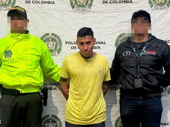 Presentación por parte de las autoridades al capturado Omar Durán Carrascal alias &#039;Gaitán&#039;, presunto integrante de la banda criminal conocida como &#039;Los Pelusos&#039;.