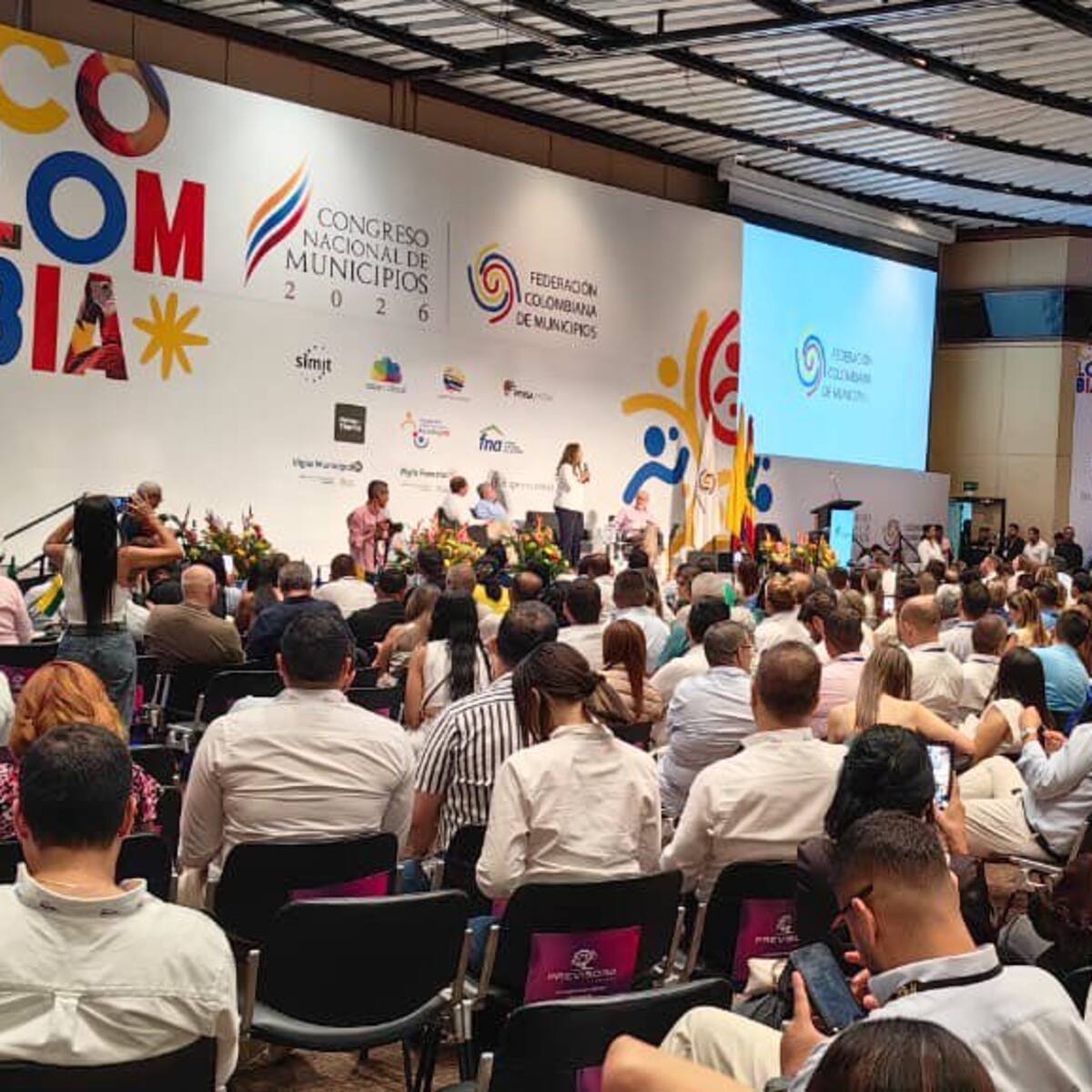 Precandidatos presidenciales presentan compromisos en Congreso Nacional de Municipios